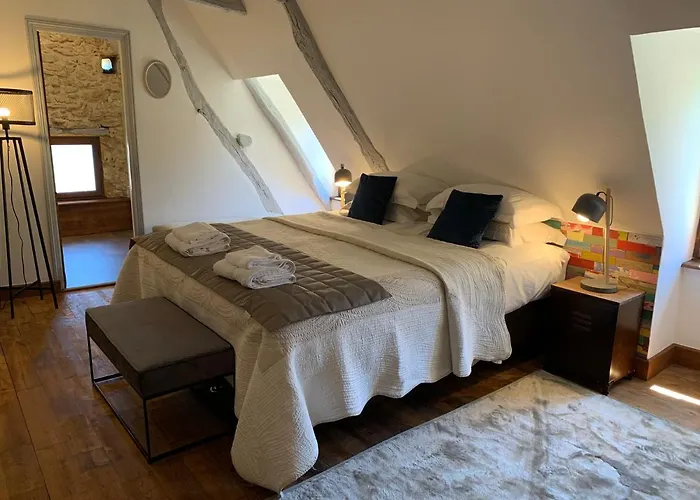 - Le Reclaud Du Noyer * لو بوج