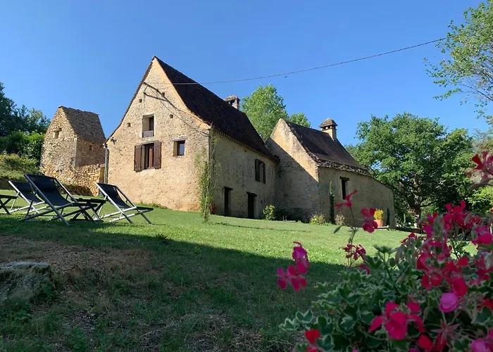 - Le Reclaud Du Noyer * لو بوج