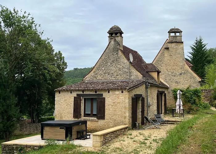 - Le Reclaud Du Noyer * لو بوج